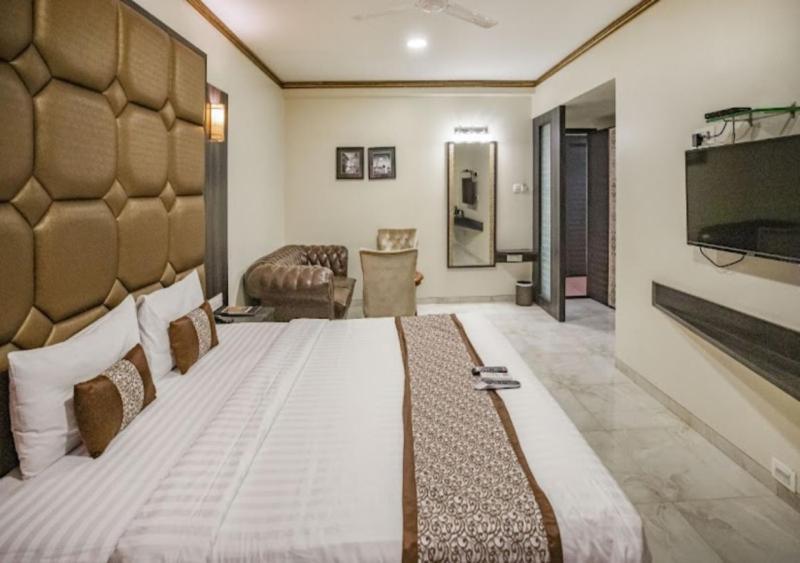 Hotel 24 Seven Nashik Exterior photo